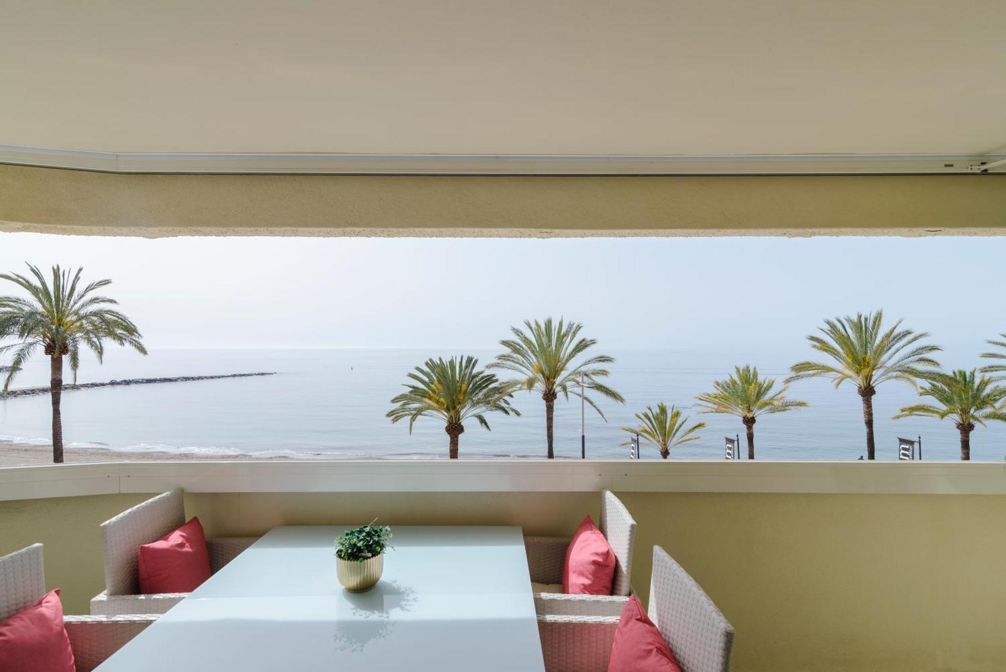 Sea Front In Center Appartamento
